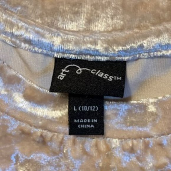 Velvety Hi-Lo Motivation Shirt - Picture 3 of 5